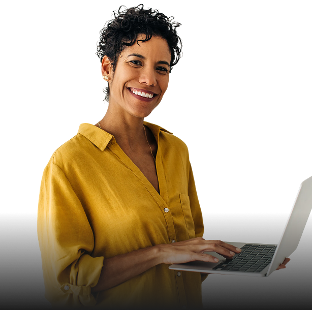 Mulher sorrindo apontando para o conteúdo BeeHome