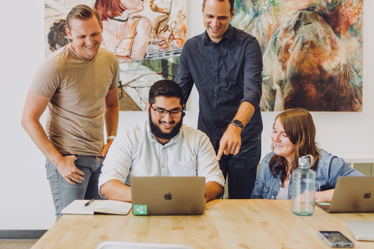 Como estruturar um programa de embaixadores internos na sua empresa