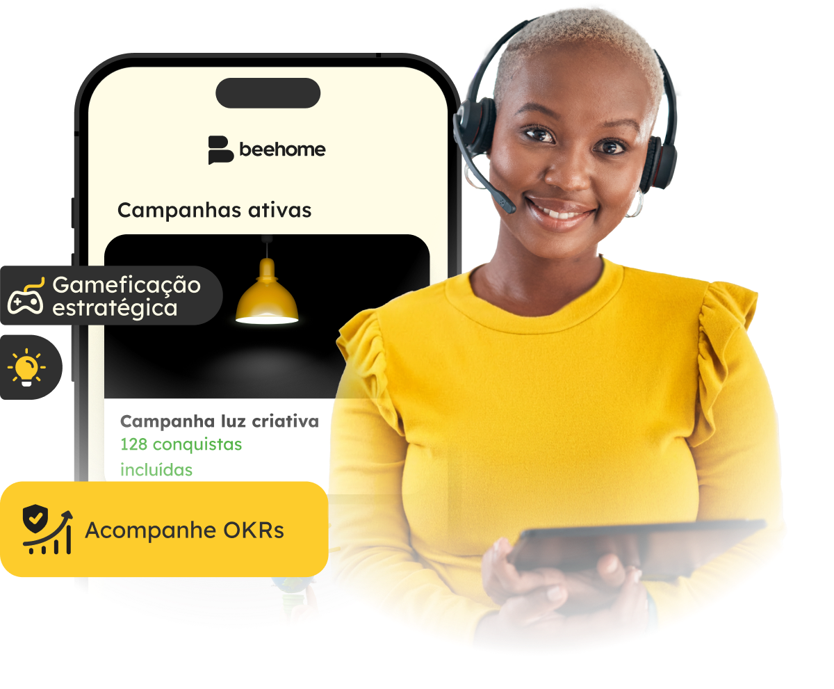 Colaboradora sorrindo com headset e tablet, ao lado da interface móvel da Beehome com gamificação, campanhas ativas e OKRs.