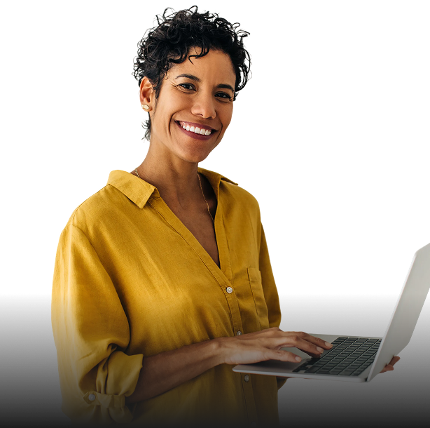 Mulher sorrindo apontando para o conteúdo BeeHome